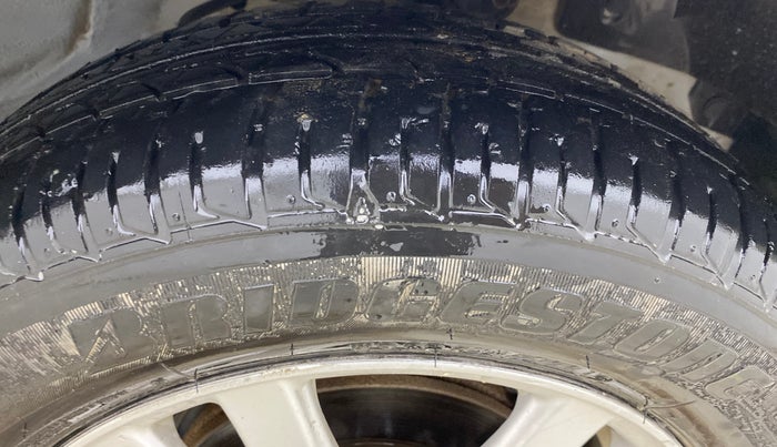 2016 Honda Brio VX MT, Petrol, Manual, 90,438 km, Right Front Tyre Tread