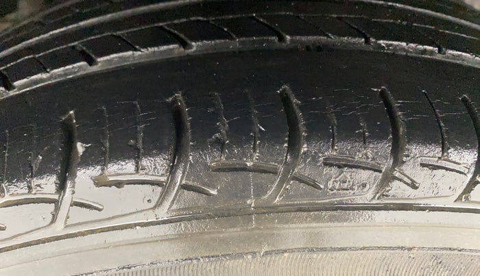 2016 Maruti Ciaz VXI+, Petrol, Manual, 35,074 km, Right Rear Tyre Tread