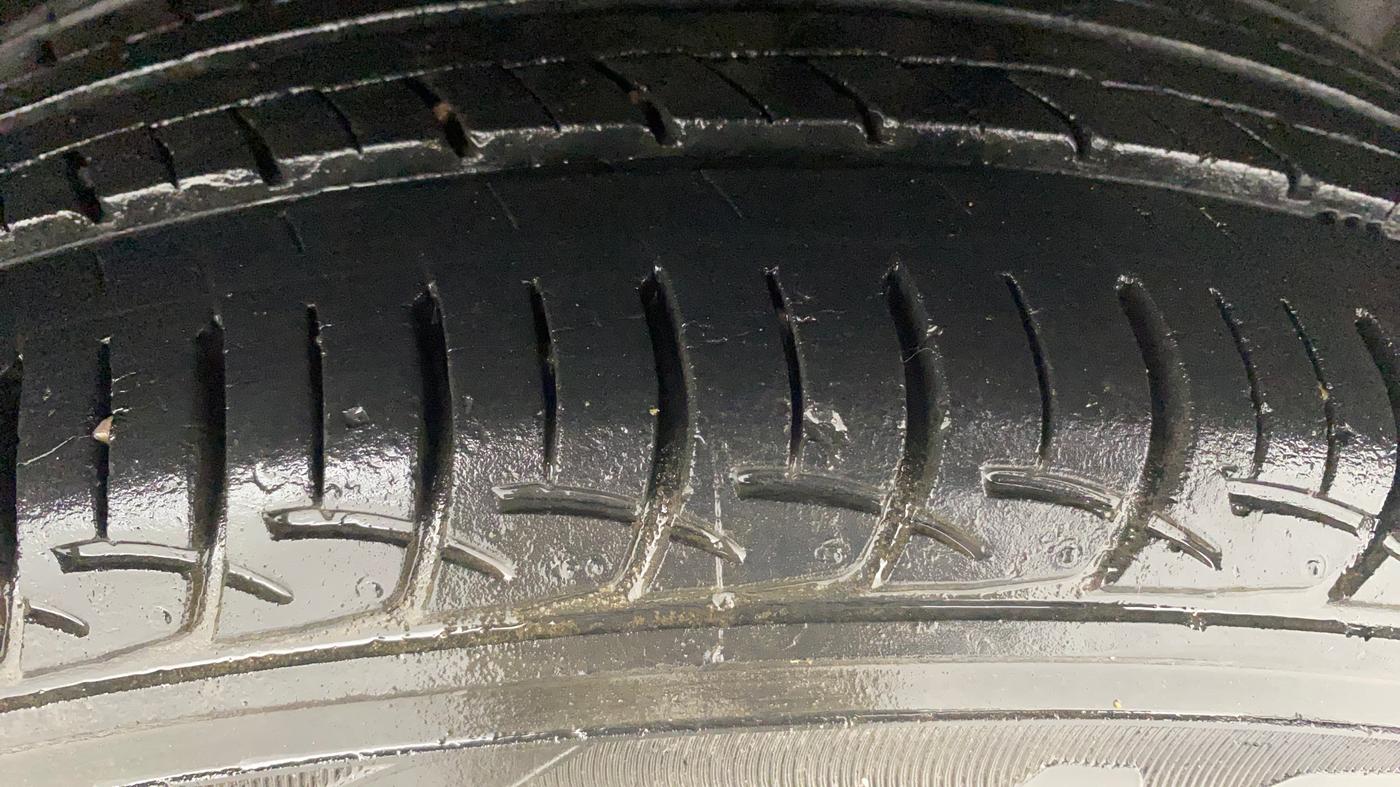 2016 Maruti Ciaz VXI+, Petrol, Manual, 35,074 km, Left Rear Tyre Tread