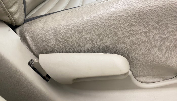 2016 Maruti Ciaz VXI+, Petrol, Manual, 35,074 km, Driver Side Adjustment Panel