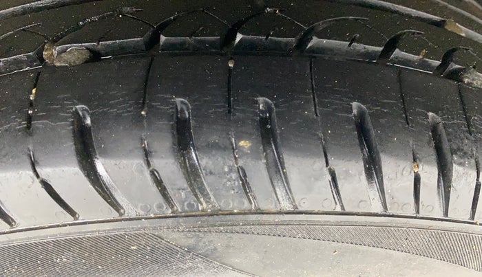 2015 Maruti Celerio VXI AMT, Petrol, Automatic, 48,015 km, Left Rear Tyre Tread