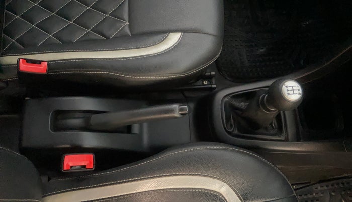 2016 Maruti Swift LXI (O), Petrol, Manual, 64,386 km, Gear Lever