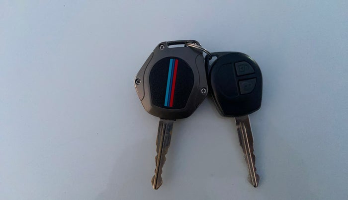 2016 Maruti Swift LXI (O), Petrol, Manual, 64,386 km, Key Close Up