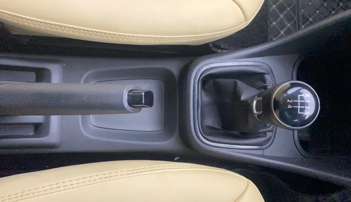 2018 Volkswagen Vento COMFORTLINE 1.6, Petrol, Manual, 44,789 km, Gear Lever