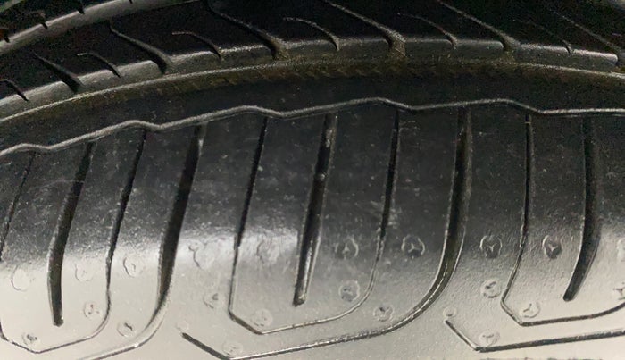 2018 Volkswagen Vento COMFORTLINE 1.6, Petrol, Manual, 44,789 km, Left Front Tyre Tread