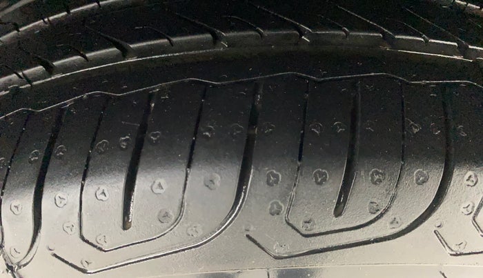 2018 Volkswagen Vento COMFORTLINE 1.6, Petrol, Manual, 44,789 km, Left Rear Tyre Tread