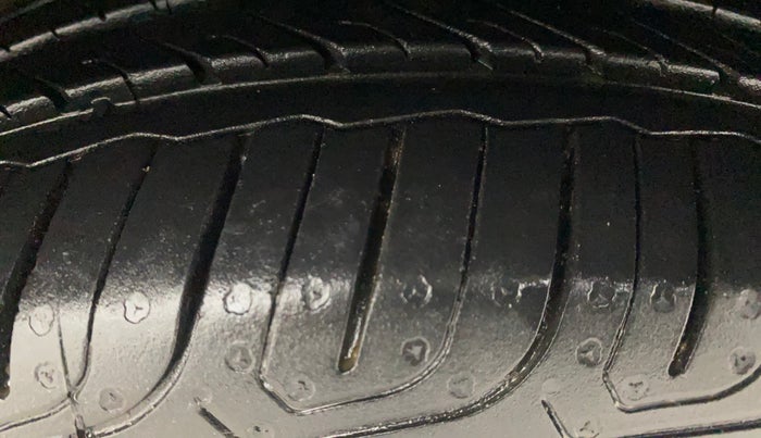 2018 Volkswagen Vento COMFORTLINE 1.6, Petrol, Manual, 44,789 km, Right Front Tyre Tread