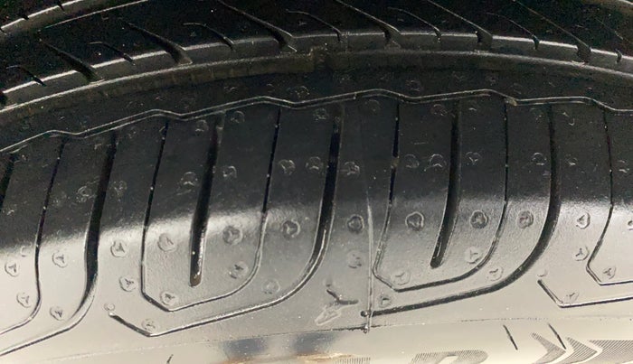 2018 Volkswagen Vento COMFORTLINE 1.6, Petrol, Manual, 44,789 km, Right Rear Tyre Tread