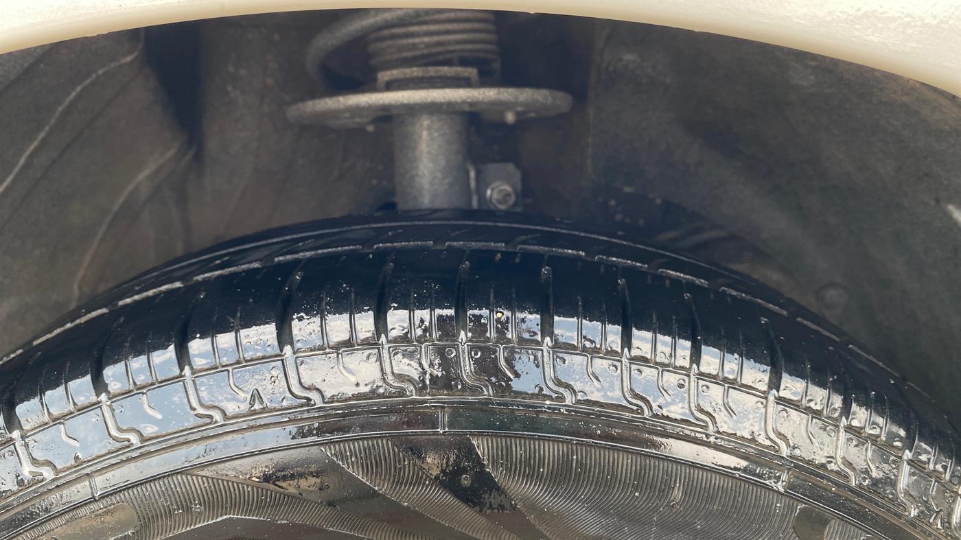 2020 Maruti Swift VXI, Petrol, Manual, 68,128 km, Right Front Tyre Tread