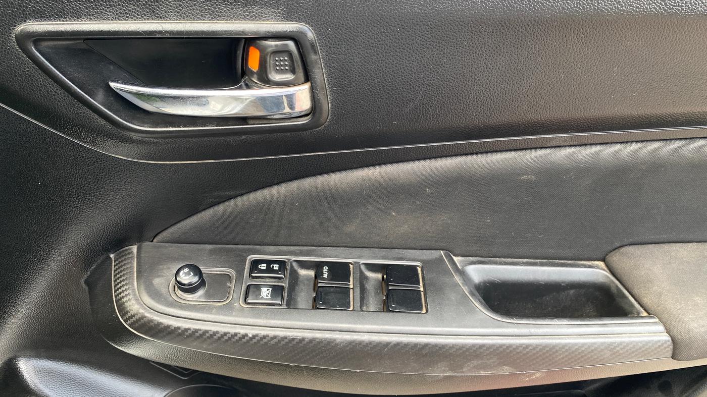 2020 Maruti Swift VXI, Petrol, Manual, 68,128 km, Driver Side Door Panels Control