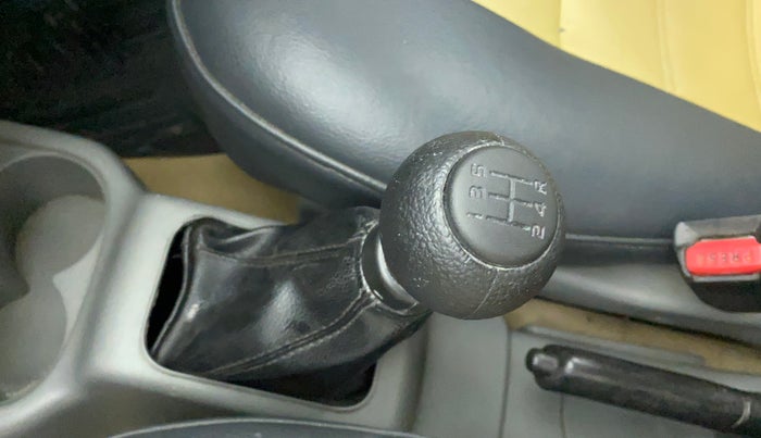 2014 Maruti Alto K10 VXI, Petrol, Manual, 97,579 km, Gear lever - Boot Cover minor damage