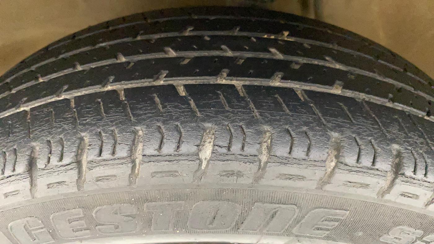 2014 Maruti Alto K10 VXI, Petrol, Manual, 97,579 km, Left Front Tyre Tread