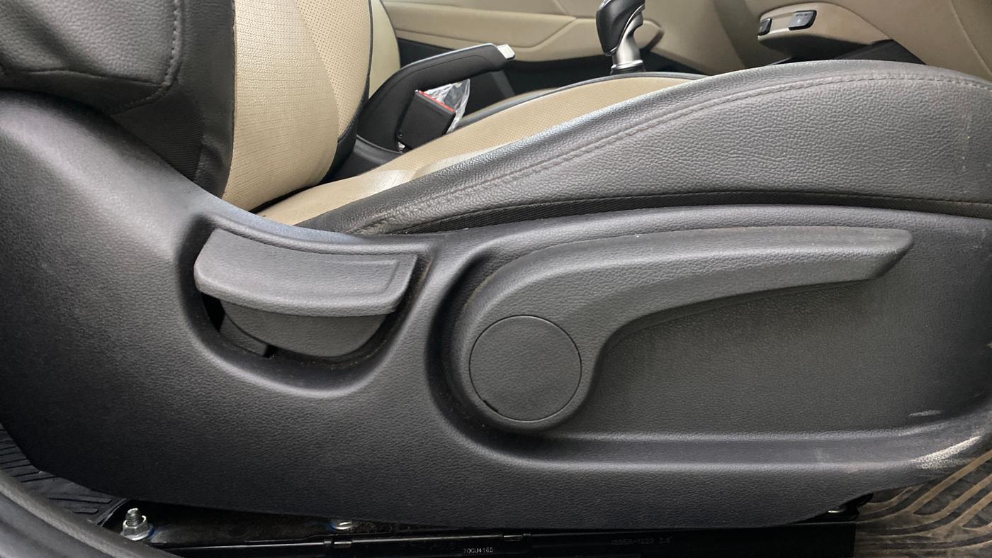 2019 Hyundai Verna 1.6 VTVT SX O, Petrol, Manual, 21,169 km, Driver Side Adjustment Panel
