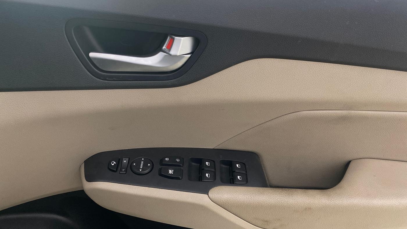 2019 Hyundai Verna 1.6 VTVT SX O, Petrol, Manual, 21,169 km, Driver Side Door Panels Control