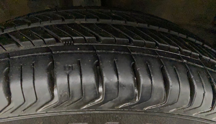 2015 Maruti Wagon R 1.0 LXI CNG, CNG, Manual, 39,943 km, Right Front Tyre Tread