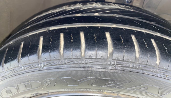 2016 Honda Jazz 1.2L I-VTEC SV, Petrol, Manual, 1,27,663 km, Right Front Tyre Tread