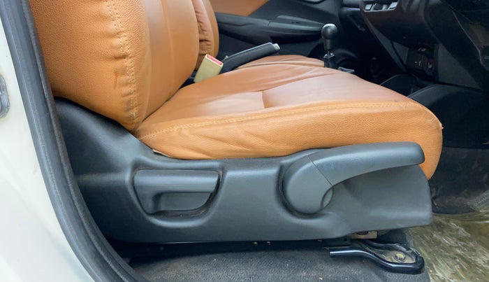 2016 Honda Jazz 1.2L I-VTEC SV, Petrol, Manual, 1,27,663 km, Driver Side Adjustment Panel