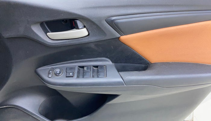 2016 Honda Jazz 1.2L I-VTEC SV, Petrol, Manual, 1,27,663 km, Driver Side Door Panels Control