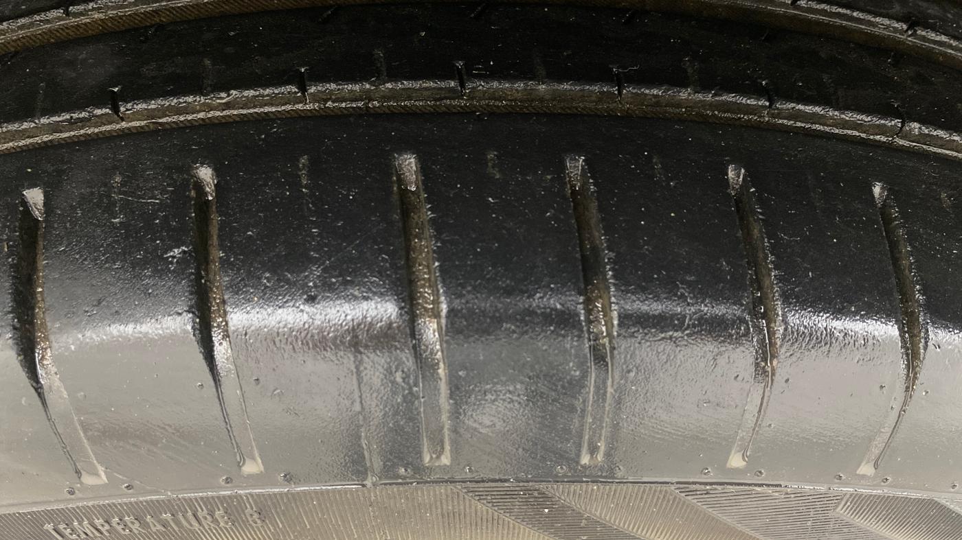 2013 Maruti Swift ZXI, Petrol, Manual, 1,49,909 km, Left Front Tyre Tread