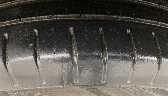 2013 Maruti Swift ZXI, Petrol, Manual, 1,49,909 km, Left Front Tyre Tread