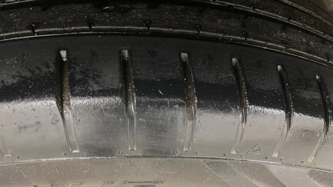 2013 Maruti Swift ZXI, Petrol, Manual, 1,49,909 km, Right Rear Tyre Tread