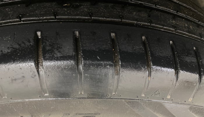 2013 Maruti Swift ZXI, Petrol, Manual, 1,49,909 km, Right Rear Tyre Tread