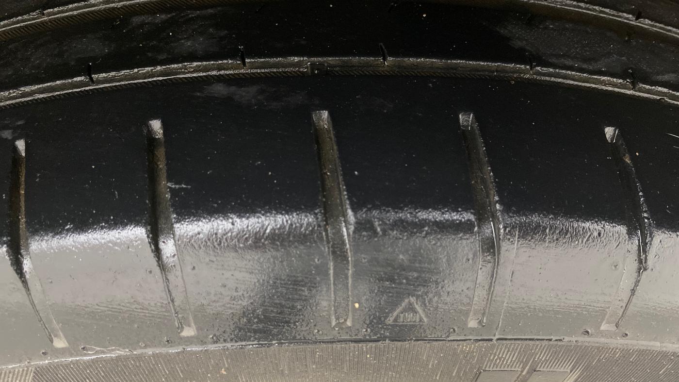 2013 Maruti Swift ZXI, Petrol, Manual, 1,49,909 km, Left Rear Tyre Tread