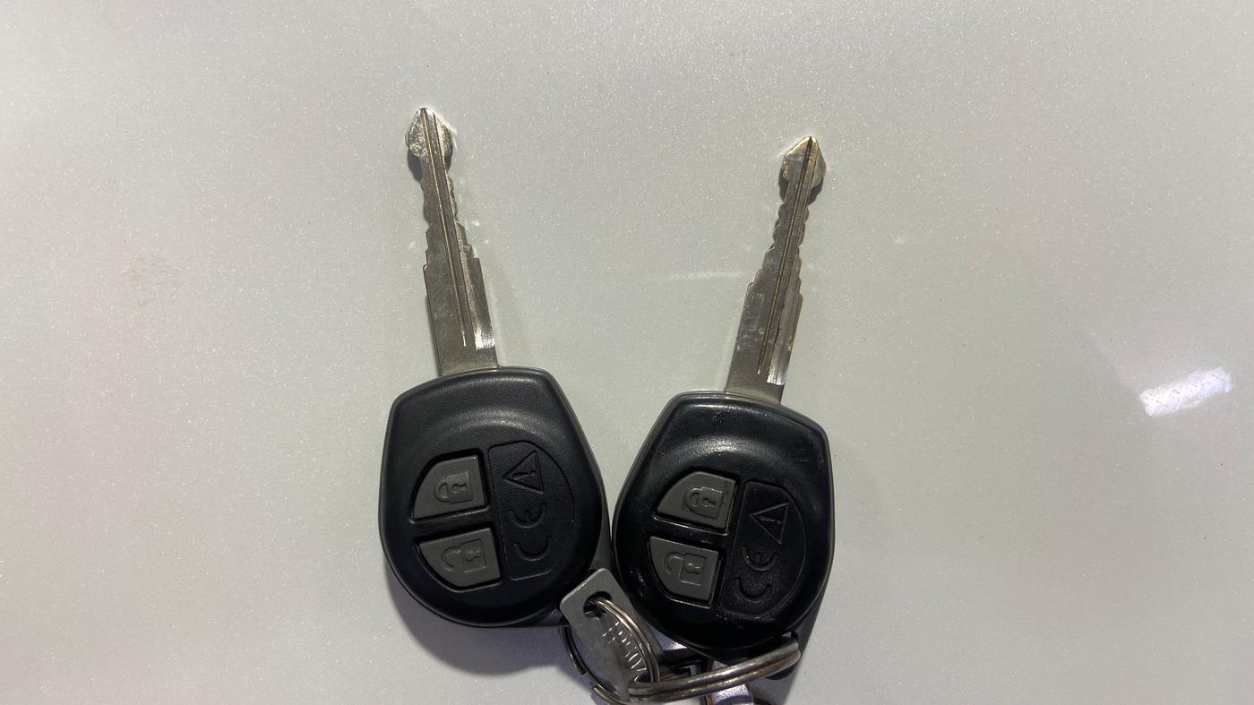 2022 Maruti Swift VXI, Petrol, Manual, 27,747 km, Key Close Up