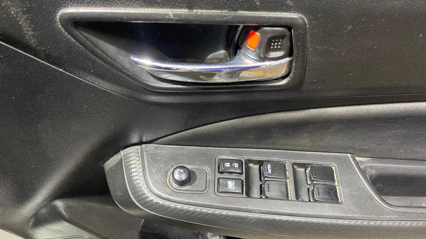2022 Maruti Swift VXI, Petrol, Manual, 27,747 km, Driver Side Door Panels Control