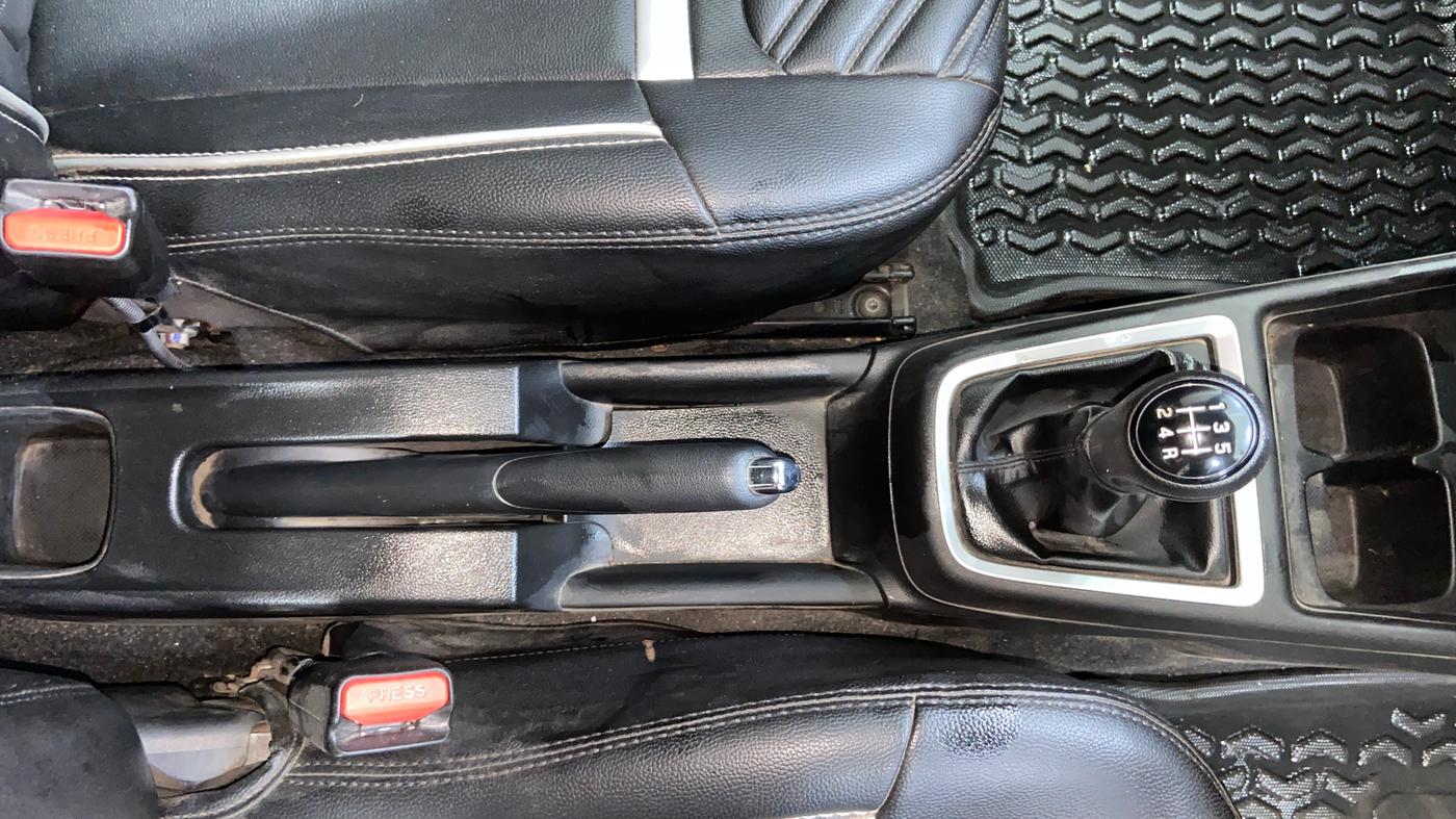 2022 Maruti Swift VXI, Petrol, Manual, 27,747 km, Gear Lever