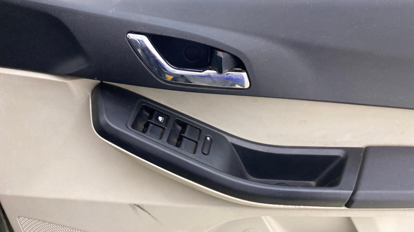 2023 Tata Tiago XZ PLUS PETROL, Petrol, Manual, 36,429 km, Driver Side Door Panels Control