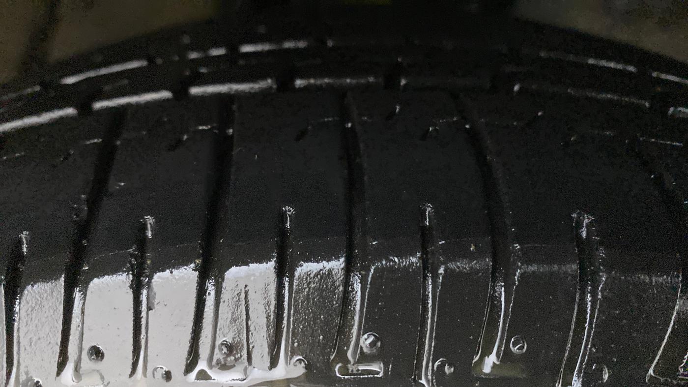 2019 Toyota Innova Crysta 2.8 GX AT 8 STR, Diesel, Automatic, 28,059 km, Right Front Tyre Tread