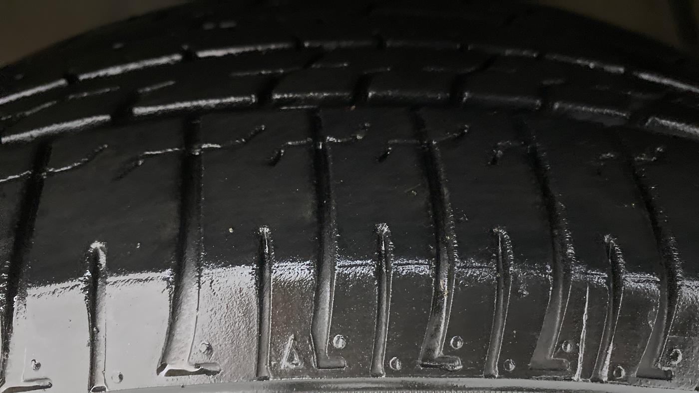 2019 Toyota Innova Crysta 2.8 GX AT 8 STR, Diesel, Automatic, 28,059 km, Left Front Tyre Tread