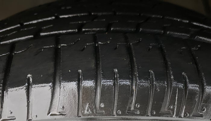 2019 Toyota Innova Crysta 2.8 GX AT 8 STR, Diesel, Automatic, 28,059 km, Left Front Tyre Tread