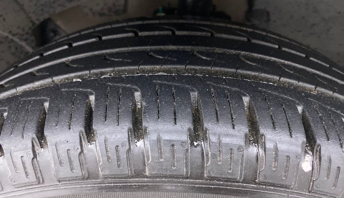 2014 Nissan Terrano XE 85 PS DEISEL, Diesel, Manual, 66,226 km, Right Rear Tyre Tread