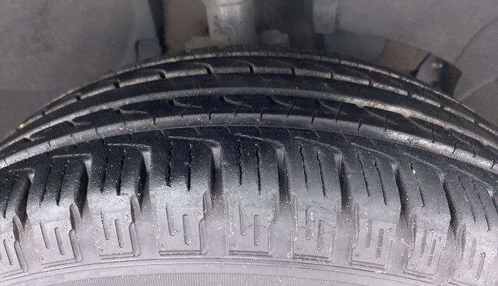 2014 Nissan Terrano XE 85 PS DEISEL, Diesel, Manual, 66,226 km, Right Front Tyre Tread