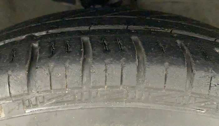 2012 Hyundai i10 MAGNA 1.2, Petrol, Manual, 64,445 km, Right Front Tyre Tread