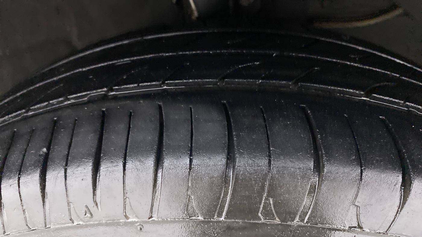 2019 Maruti Baleno DELTA PETROL 1.2, Petrol, Manual, 66,744 km, Right Front Tyre Tread
