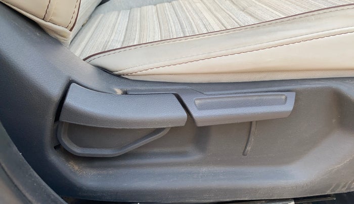 2022 Hyundai AURA SX PLUS 1.2 AMT, Petrol, Automatic, 67,386 km, Driver Side Adjustment Panel