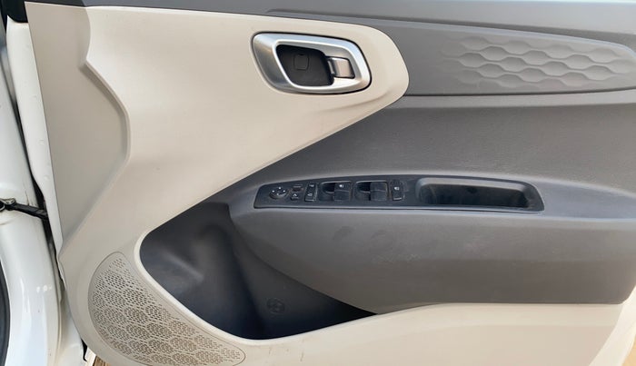 2022 Hyundai AURA SX PLUS 1.2 AMT, Petrol, Automatic, 67,386 km, Driver Side Door Panels Control