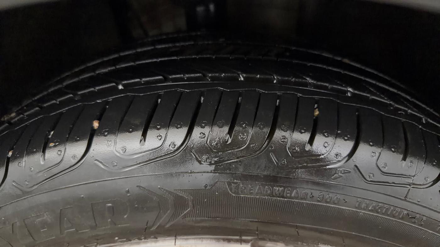 2021 Skoda KUSHAQ STYLE 1.5L TSI DSG, Petrol, Automatic, 77,856 km, Right Front Tyre Tread