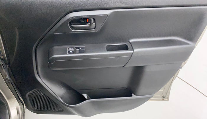 2022 Maruti New Wagon-R LXI 1.0, Petrol, Manual, 20,629 km, Driver Side Door Panels Control