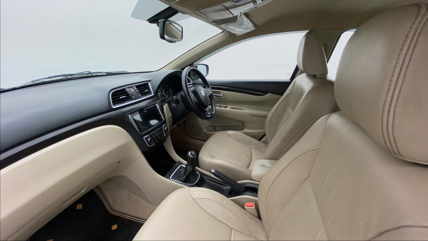 2018 Maruti Ciaz ALPHA 1.4 PETROL, Petrol, Manual, 1,13,780 km, Right Side Front Door Cabin