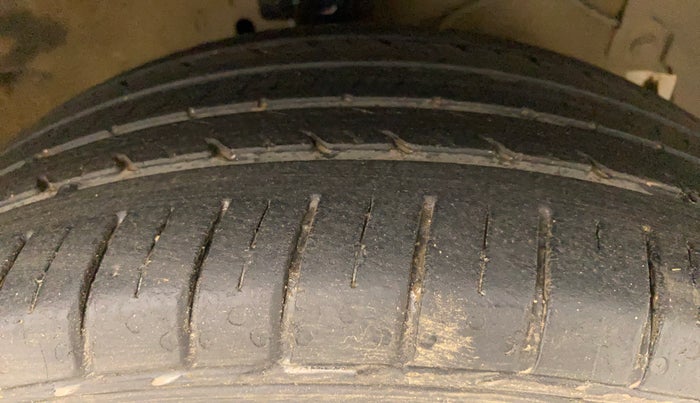 2018 Maruti Ciaz ALPHA 1.4 PETROL, Petrol, Manual, 1,13,780 km, Right Front Tyre Tread
