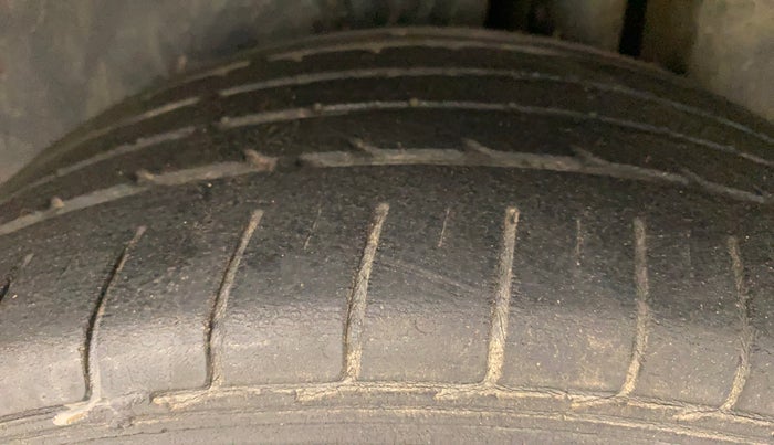 2018 Maruti Ciaz ALPHA 1.4 PETROL, Petrol, Manual, 1,13,780 km, Left Rear Tyre Tread
