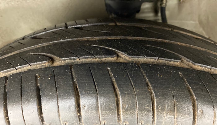 2013 Maruti Alto 800 LXI, Petrol, Manual, 73,065 km, Left Front Tyre Tread