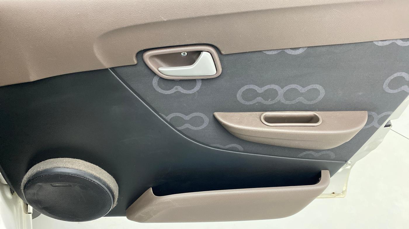 2013 Maruti Alto 800 LXI, Petrol, Manual, 73,065 km, Driver Side Door Panels Control