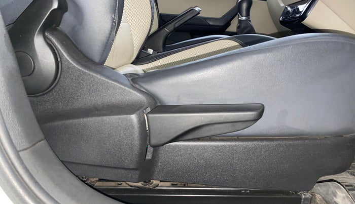 2022 Skoda SLAVIA STYLE 1.0L TSI MT, Petrol, Manual, 46,726 km, Driver Side Adjustment Panel