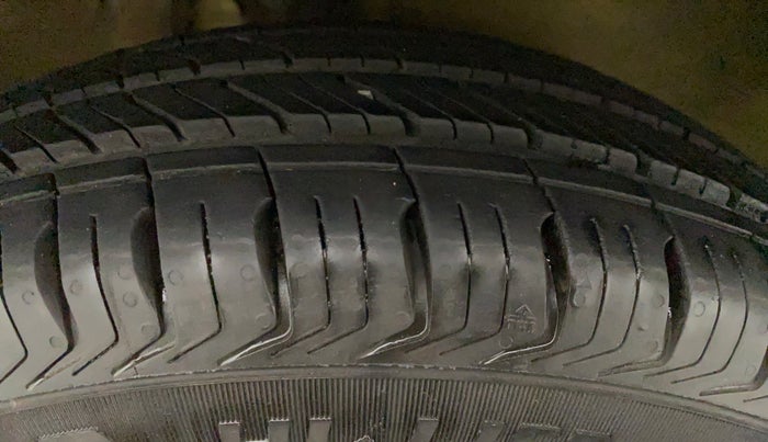 2016 Maruti Alto 800 LXI CNG, CNG, Manual, 48,208 km, Right Front Tyre Tread
