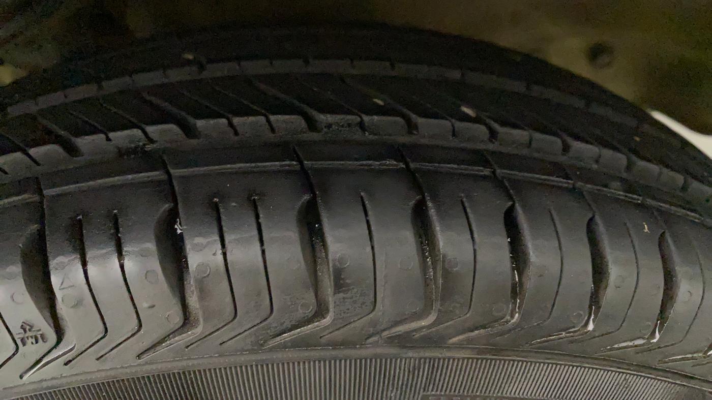 2016 Maruti Alto 800 LXI CNG, CNG, Manual, 48,208 km, Left Front Tyre Tread